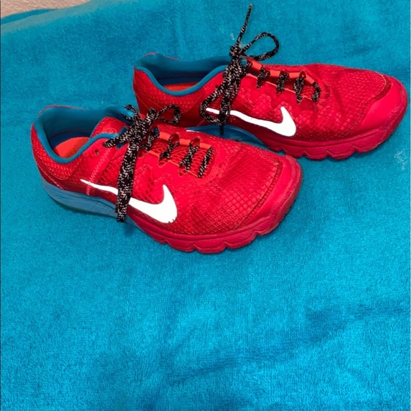 Nikes - Picture 2 of 6